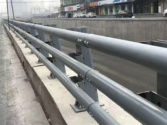 不锈钢道路护栏厂家低价出货