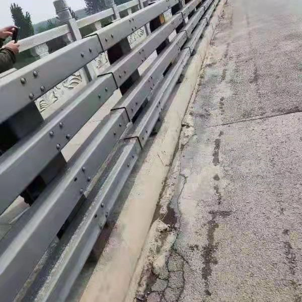 护栏_市政道路防护栏实力厂家当地货源
