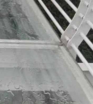  护栏严格把关质量放心
