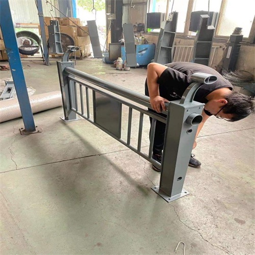 不锈钢防撞护栏货源直供