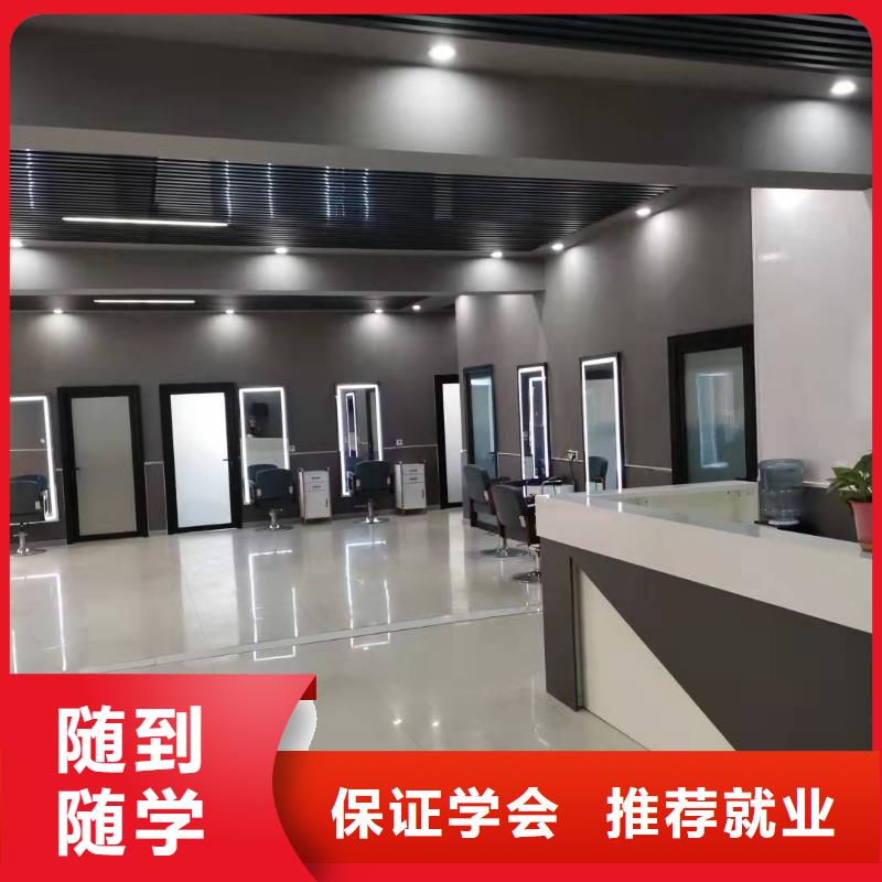 美发培训学校【虎振挖掘机怎么样】校企共建校企共建