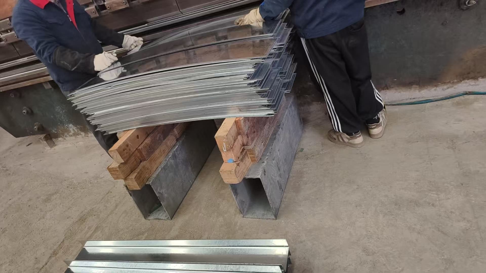 【彩钢瓦】,格型号无缝钢管做工精细