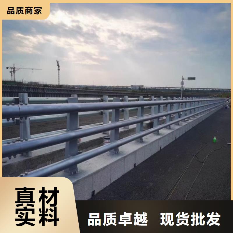 望谟立交桥防撞护栏现场安装图同城公司
